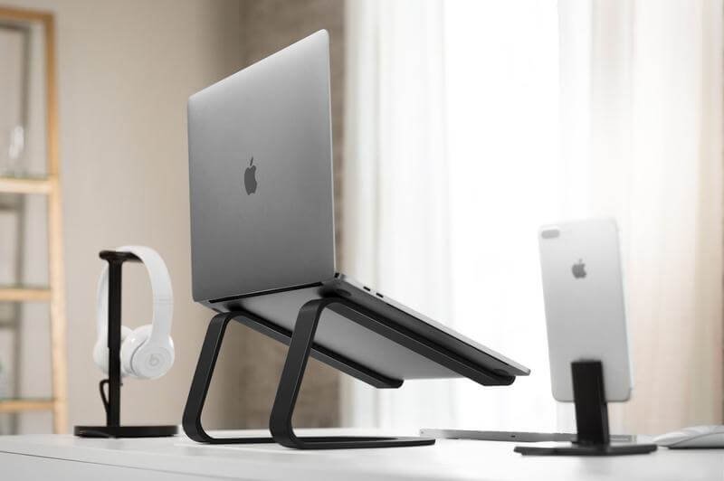 Utiliser un socle pour le MacBook Pro